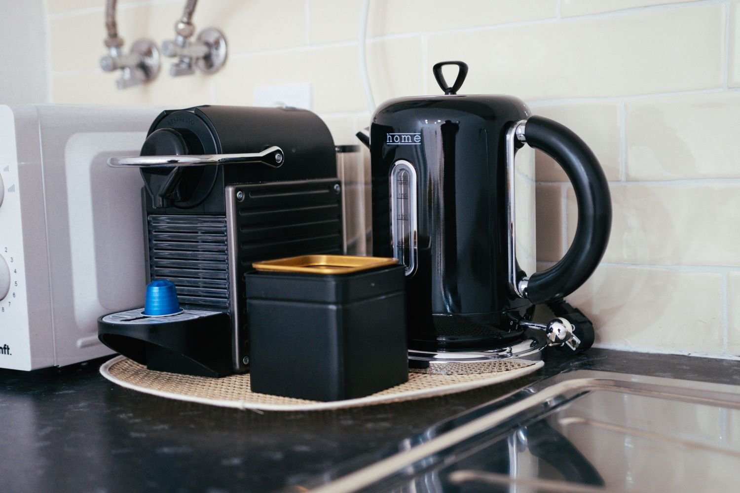 Electric kettle and tray set