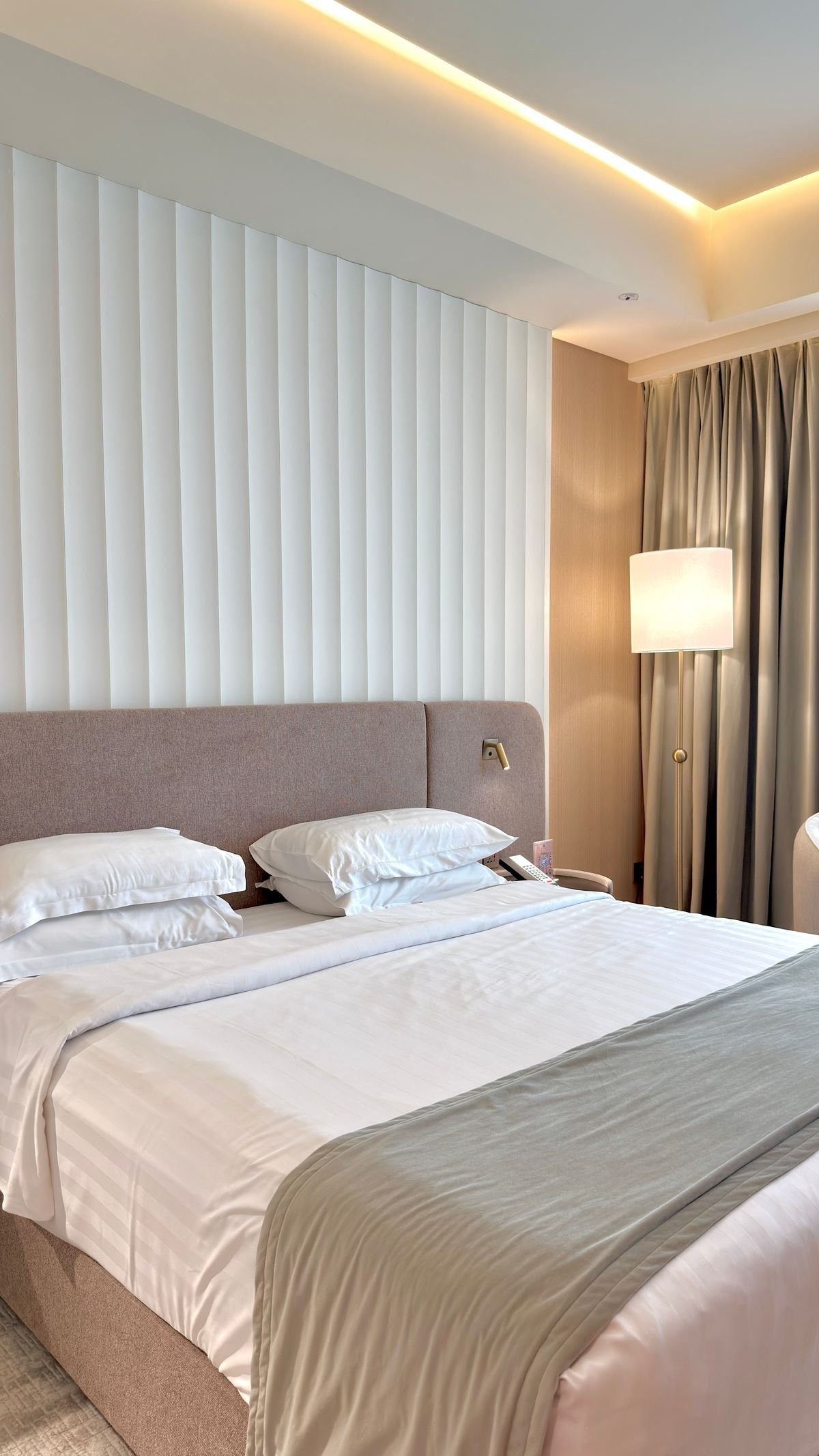 Extra bed in guest room