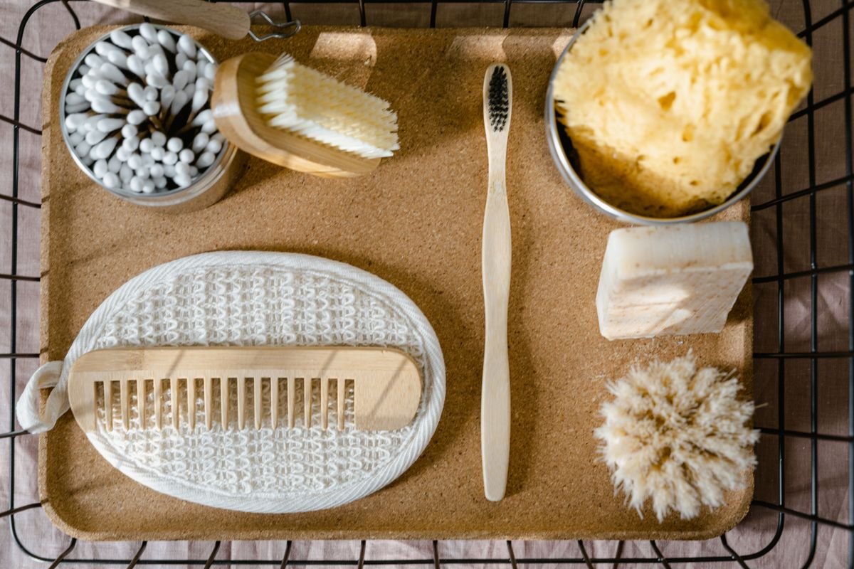 Washroom amenity tray